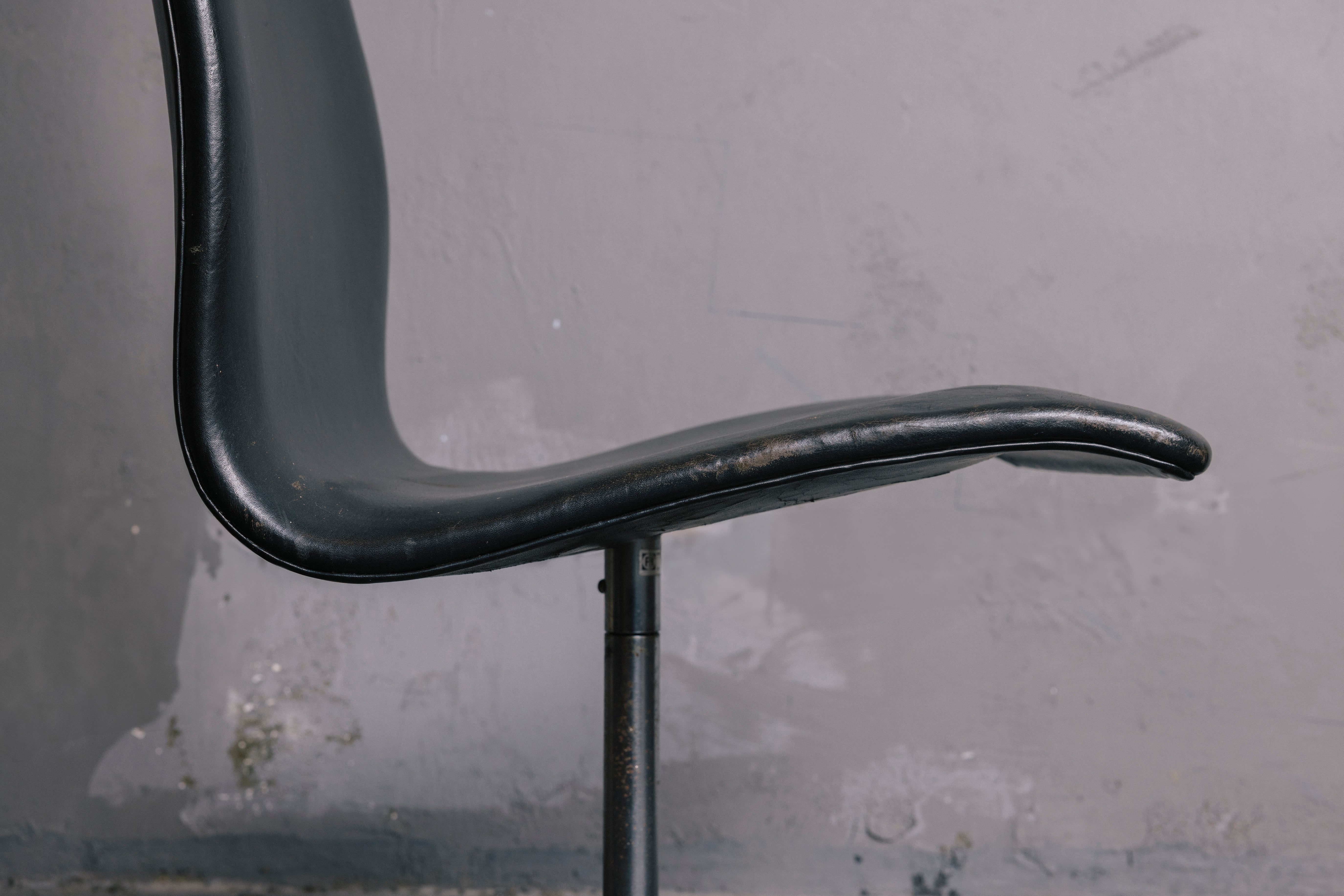 Set of Six "Oxford Chairs" by Arne Jacobsen