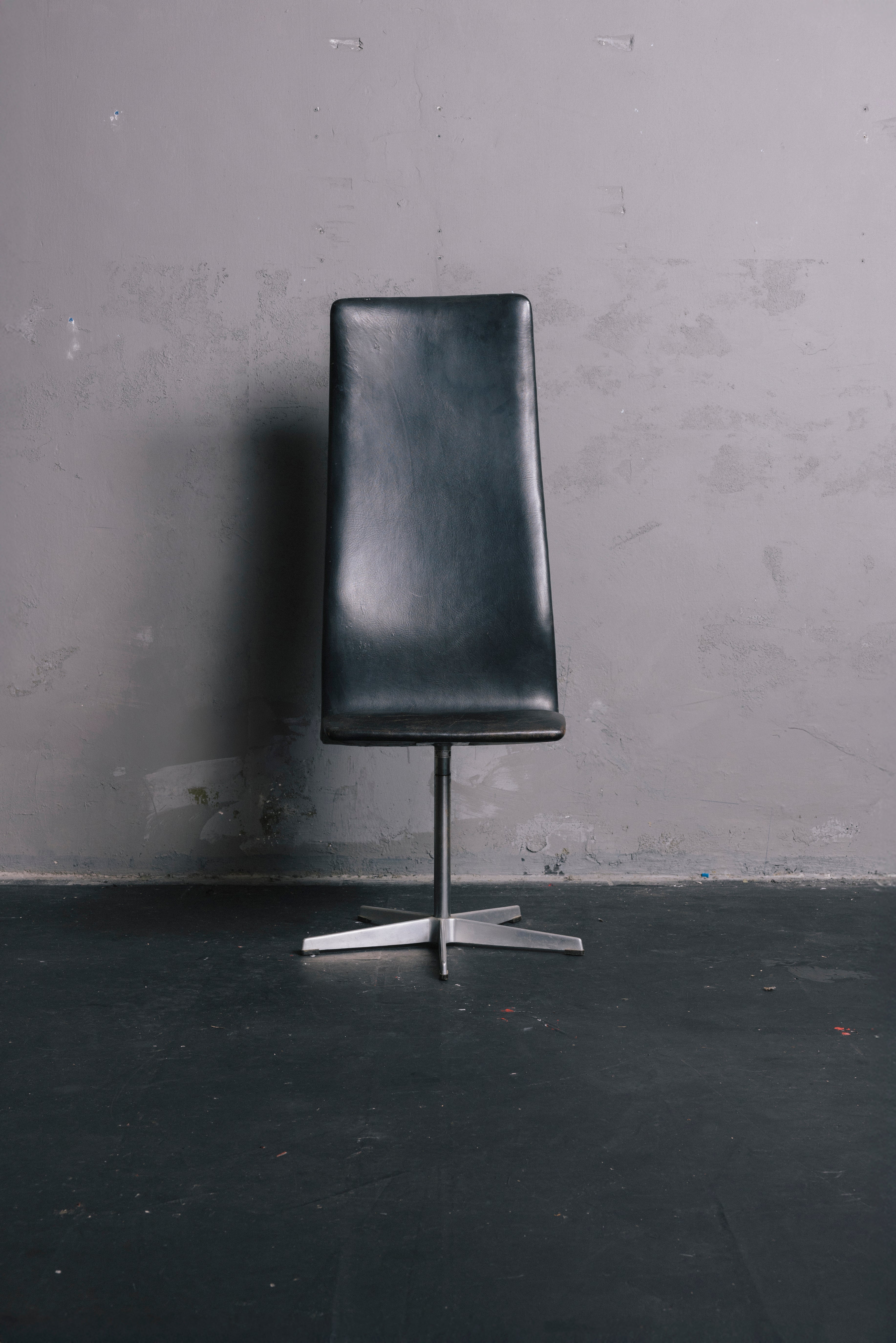 Set of Six "Oxford Chairs" by Arne Jacobsen